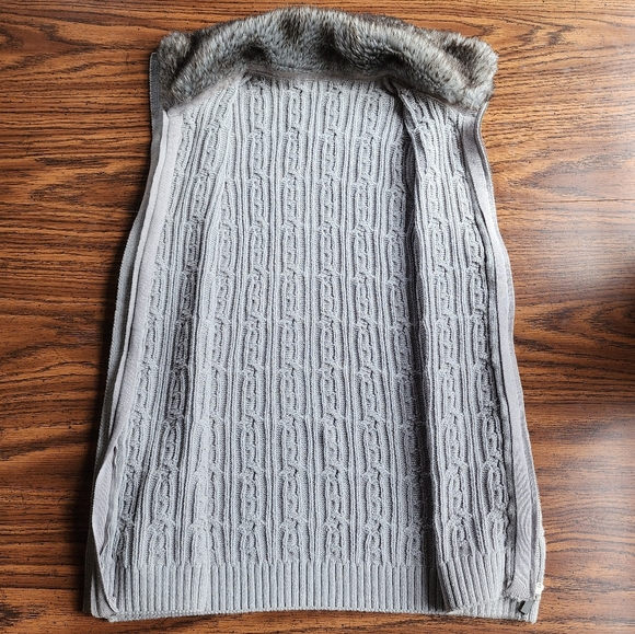 Y2K Liz Claiborne Cable Knit Faux Fur Collar Full Zip Vest - Picture 2 of 9